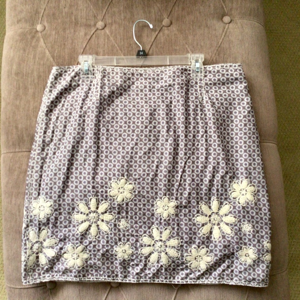🎉Host Pick🎉 Studio M Embroidered Daisy Women’s 16